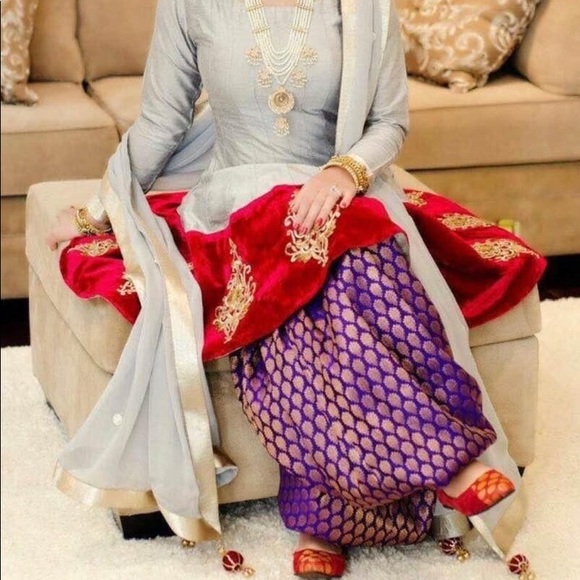 Beautiful Indian/Pakistani frock suit with Patiala shalwar. - Picture 3 of 3